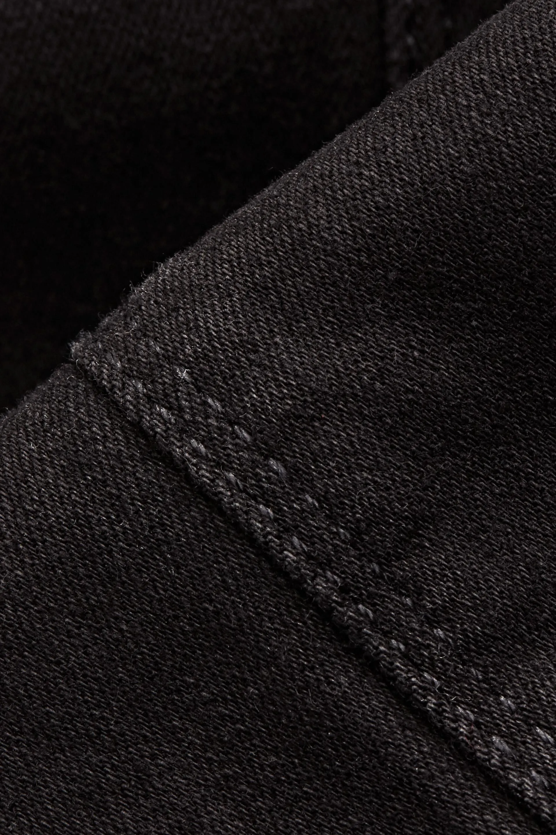 In materiale riciclato: jeans modellanti con cotone biologico