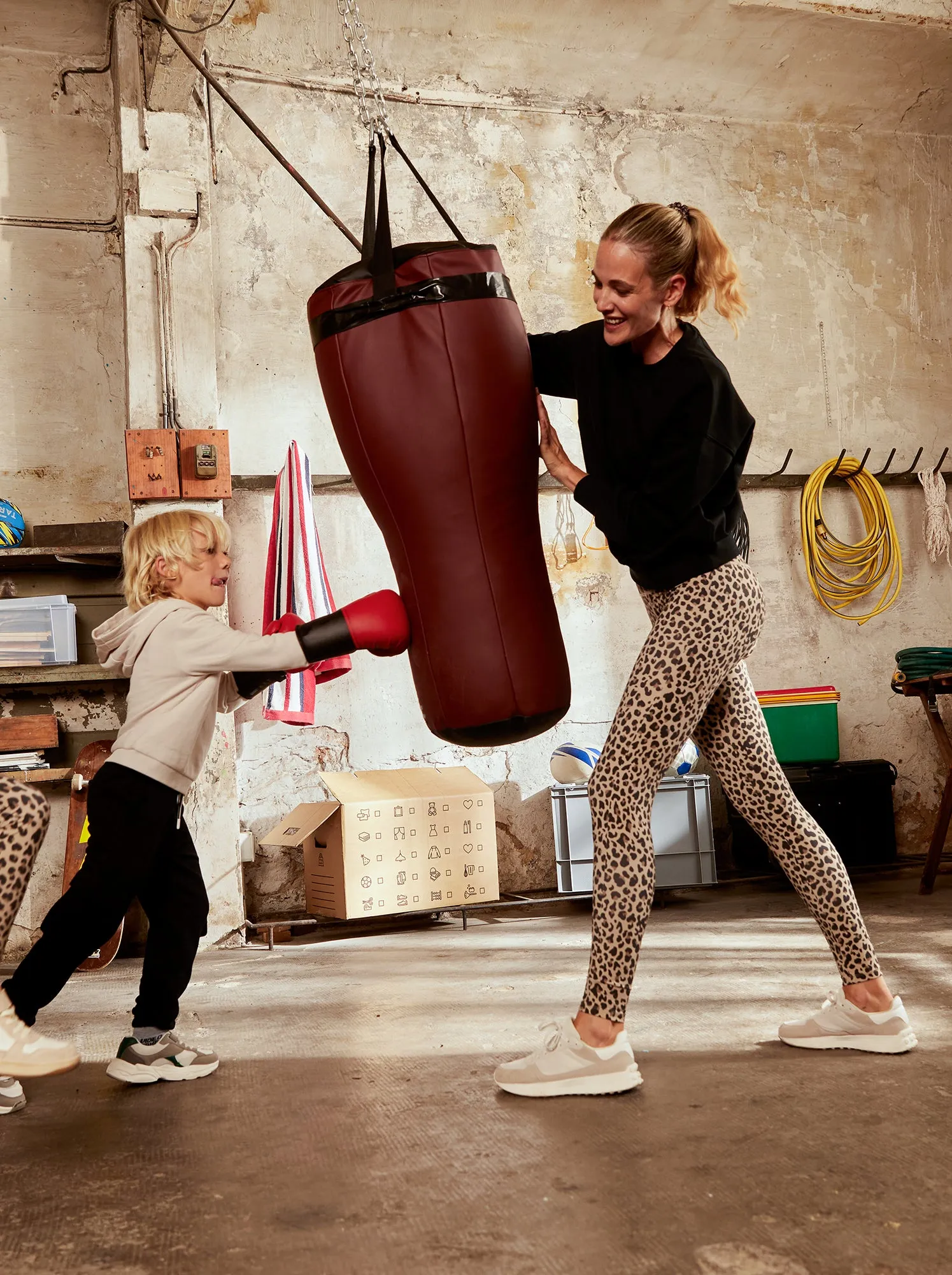 Leggings con stampa leopardo - MARRONE