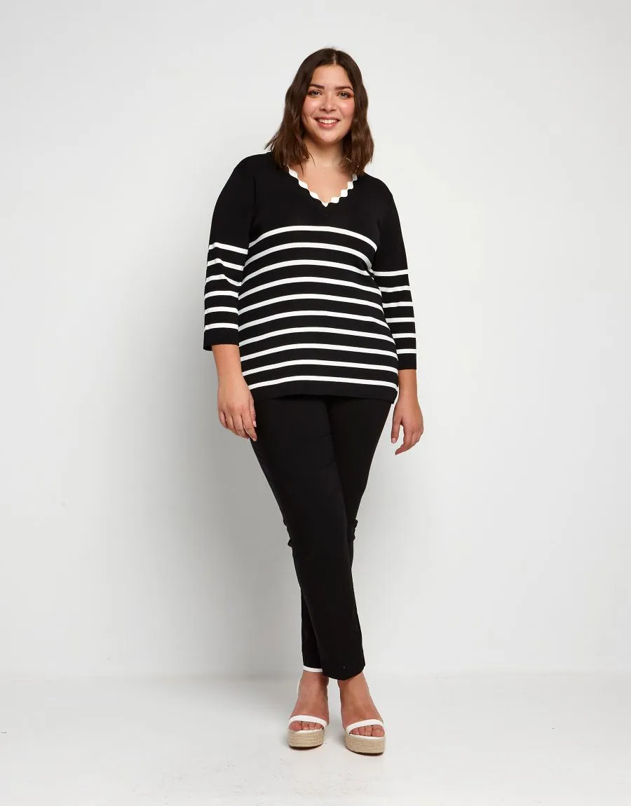 Maglia a righe con scollo ad ondine