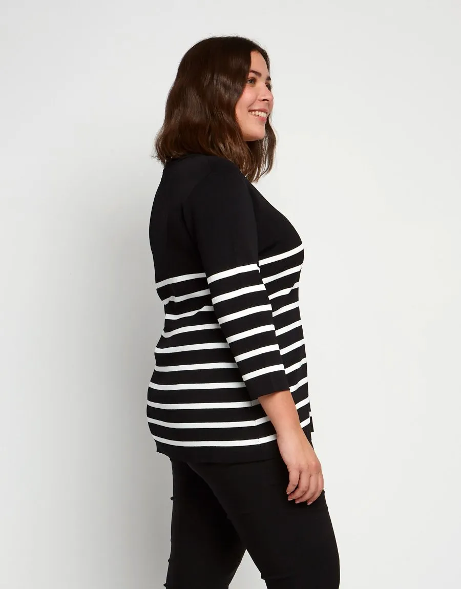 Maglia a righe con scollo ad ondine