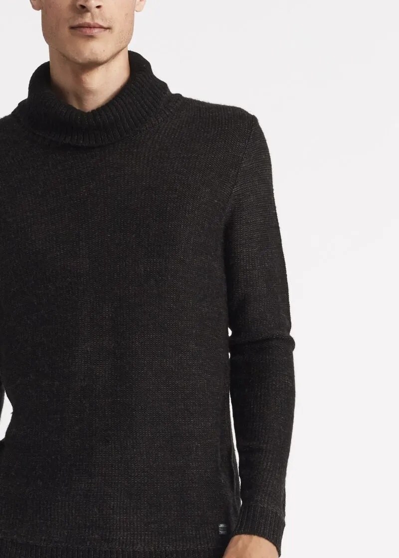 Maglia dolcevita con bordi a costine