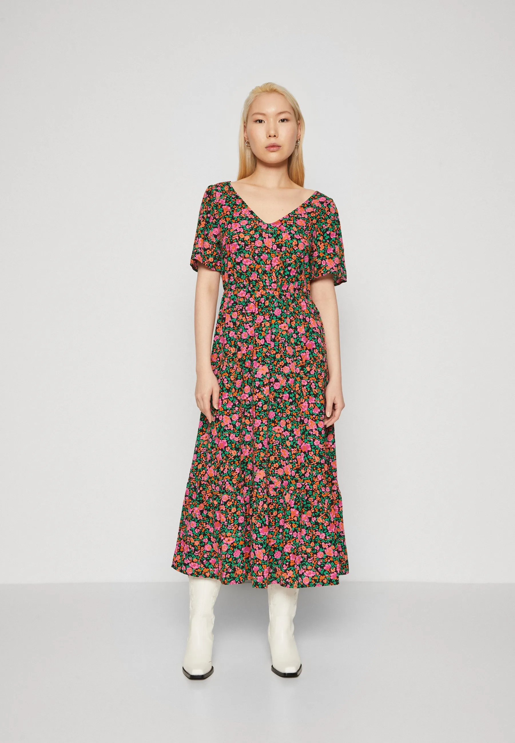 ONLSAFINA LIFE V NECK MIDI DRESS - Vestito estivo