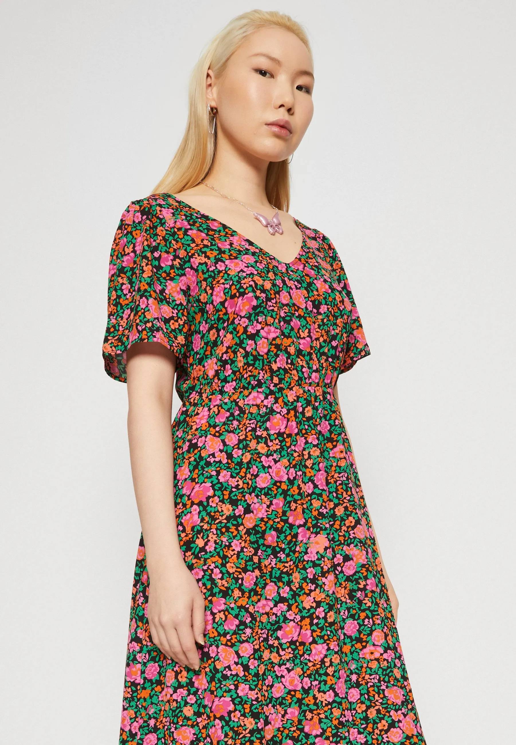 ONLSAFINA LIFE V NECK MIDI DRESS - Vestito estivo