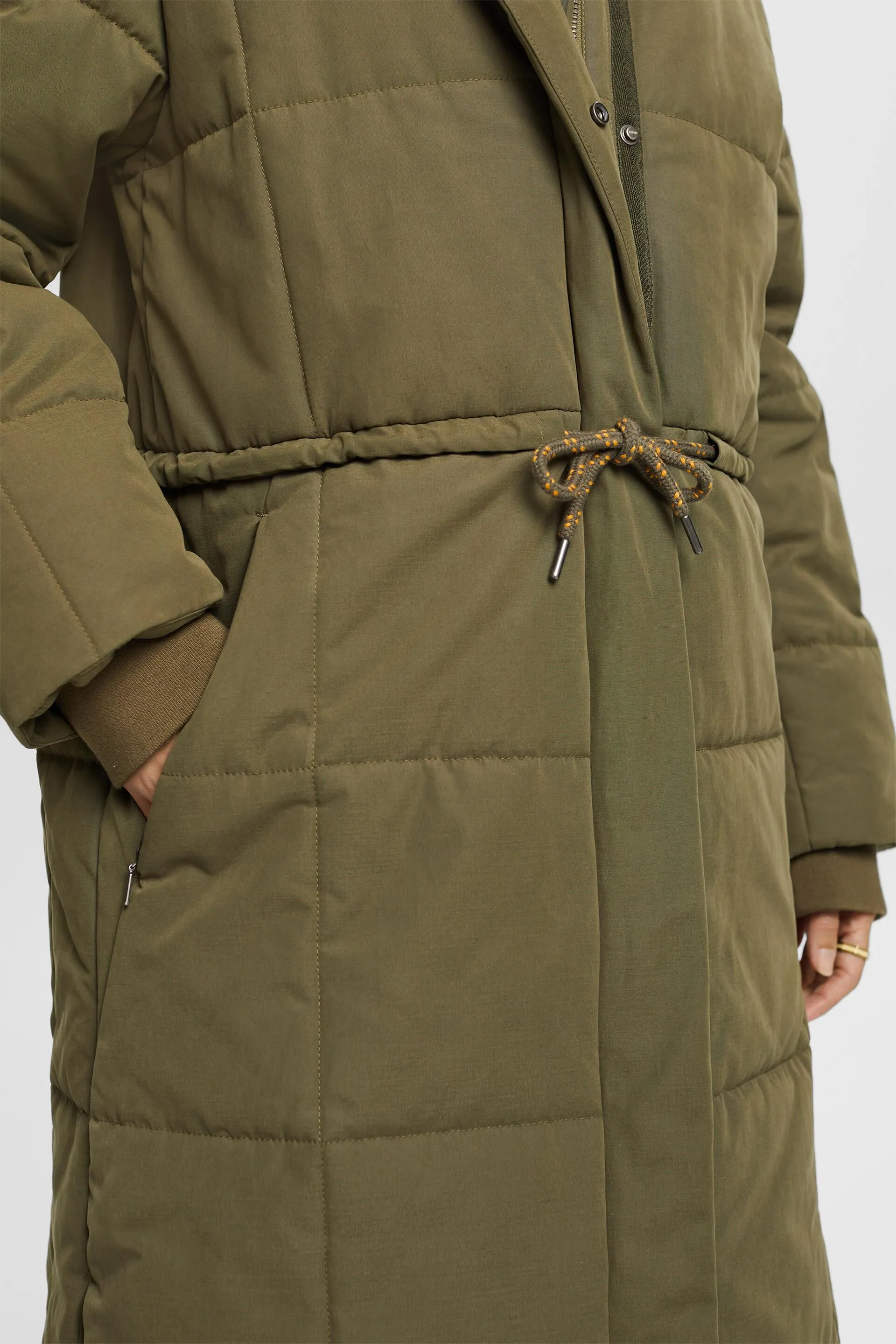 Riciclato: cappotto trapuntato con fodera in pile