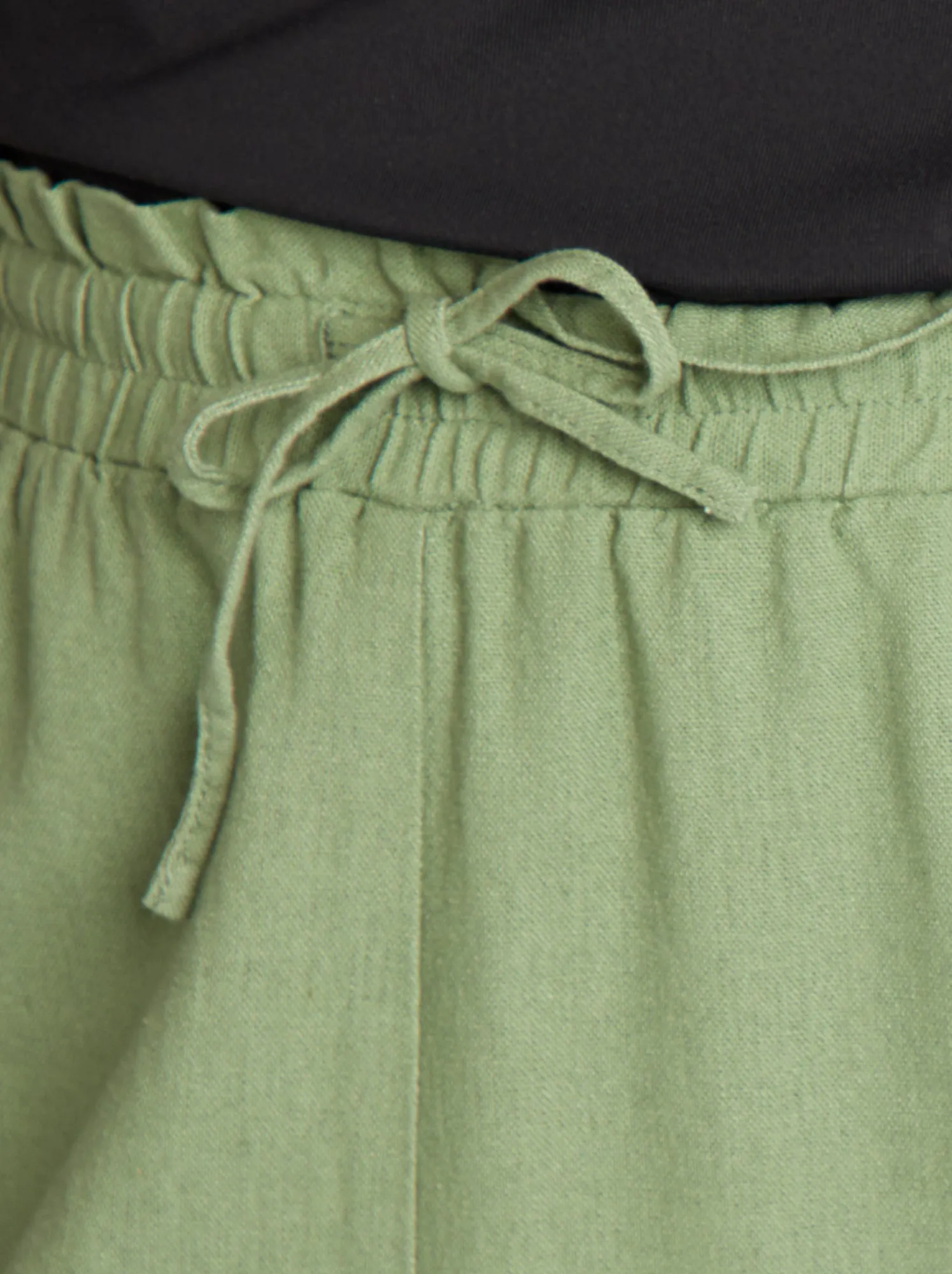 Shorts morbidi in misto lino 'Vero Moda Curve' - VERDE