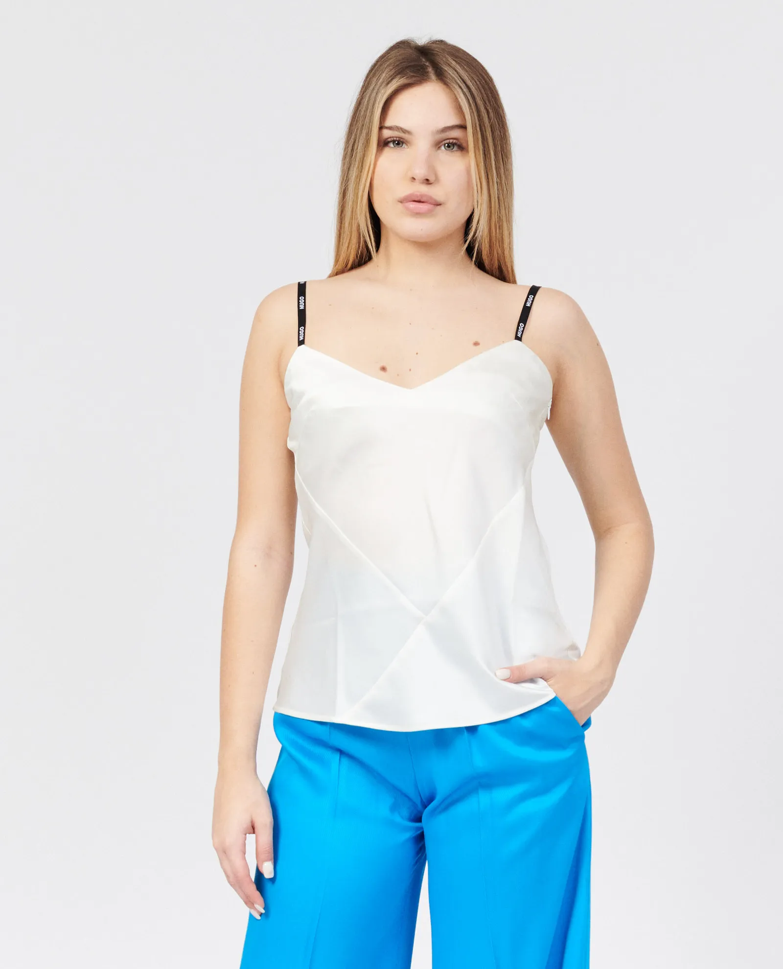 Top Casrina in satin con spalline logate