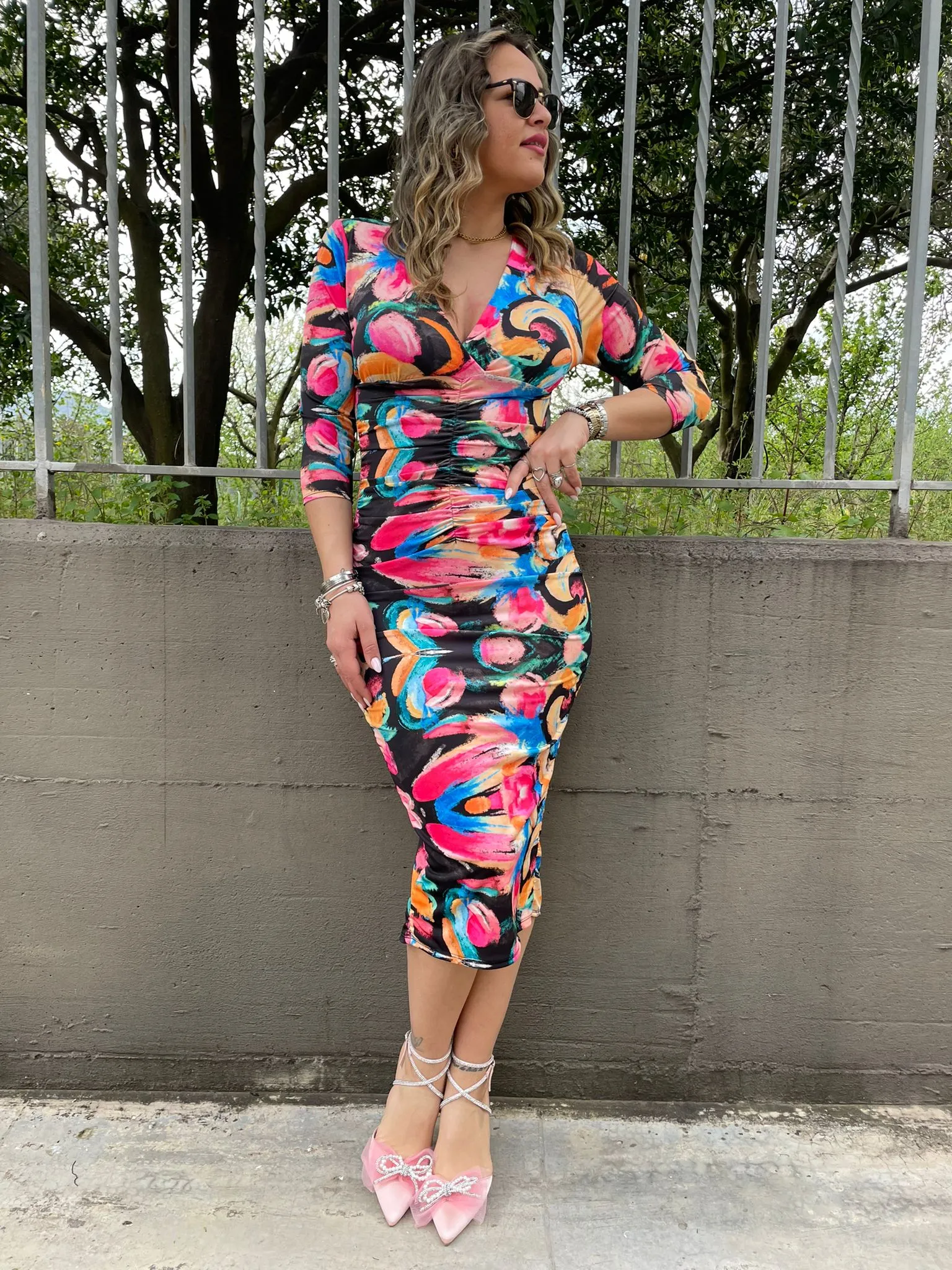 Vestito midi con schiena scoperta e spacco dietro