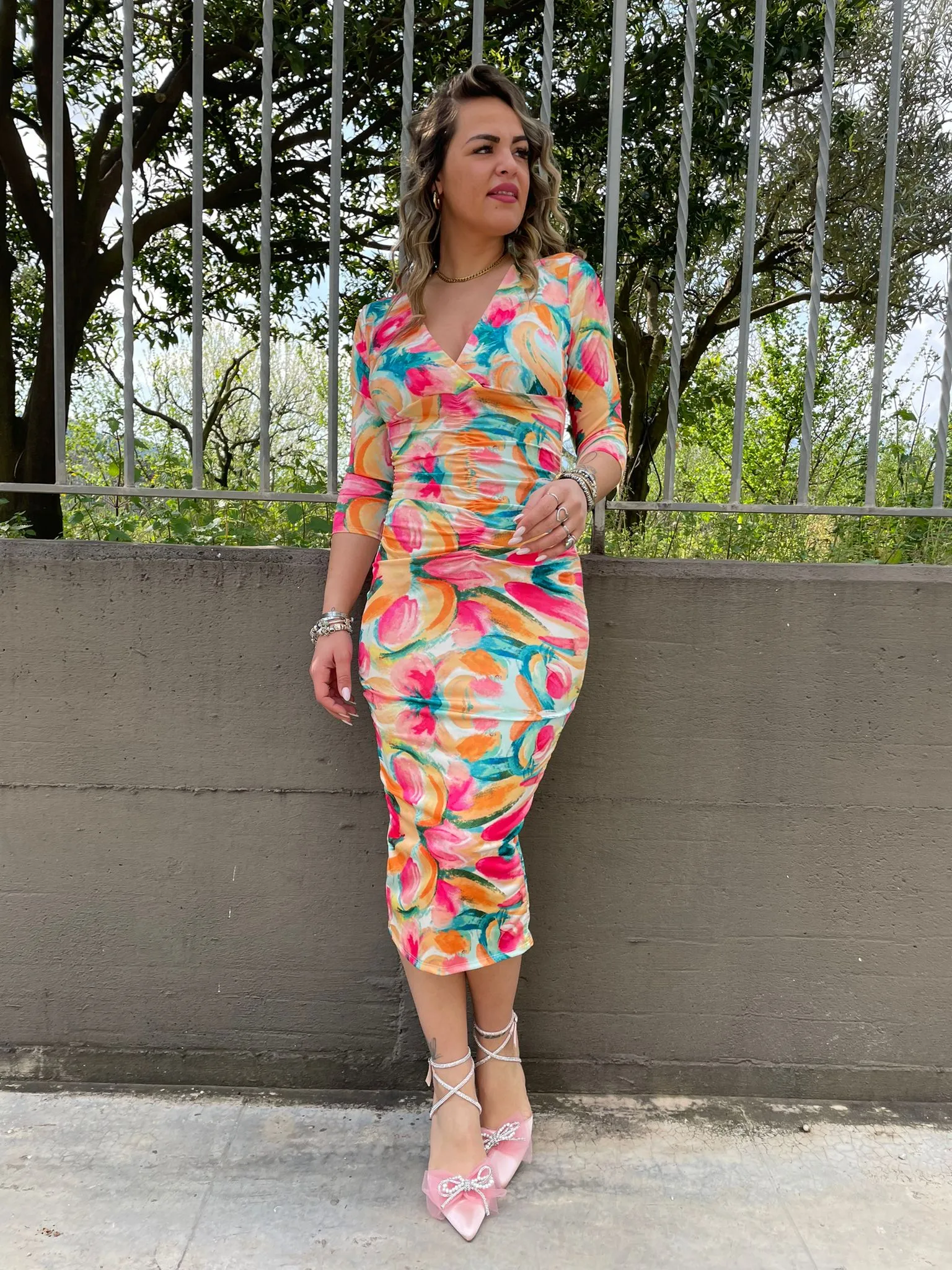 Vestito midi con schiena scoperta e spacco dietro