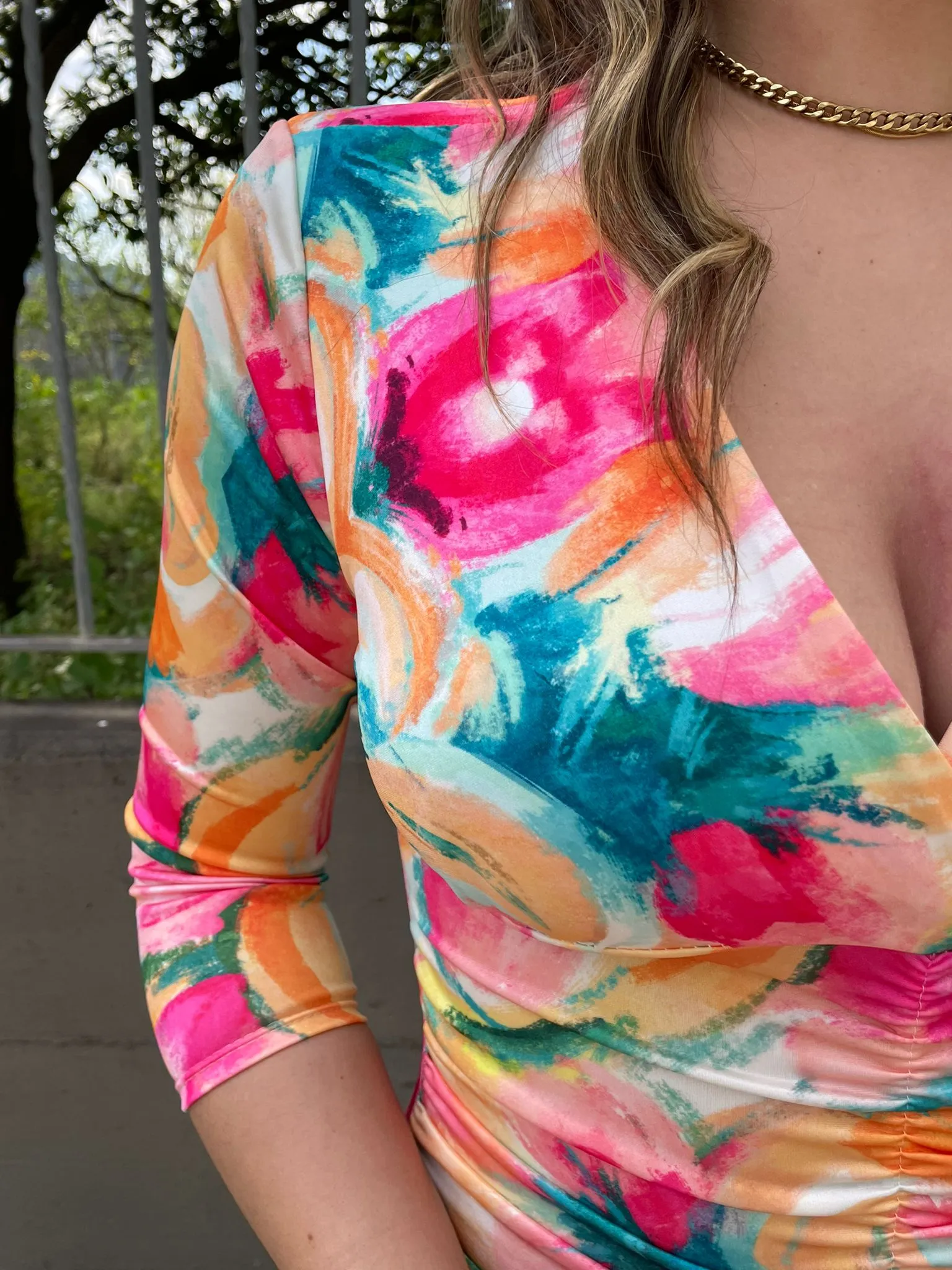 Vestito midi con schiena scoperta e spacco dietro