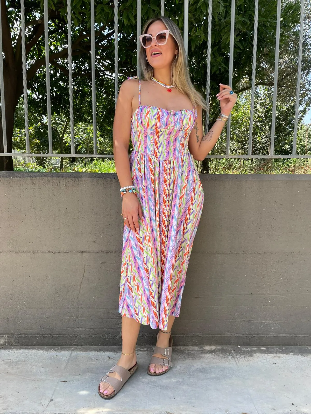 Vestito midi fantasia onde con laccetti alle spalle