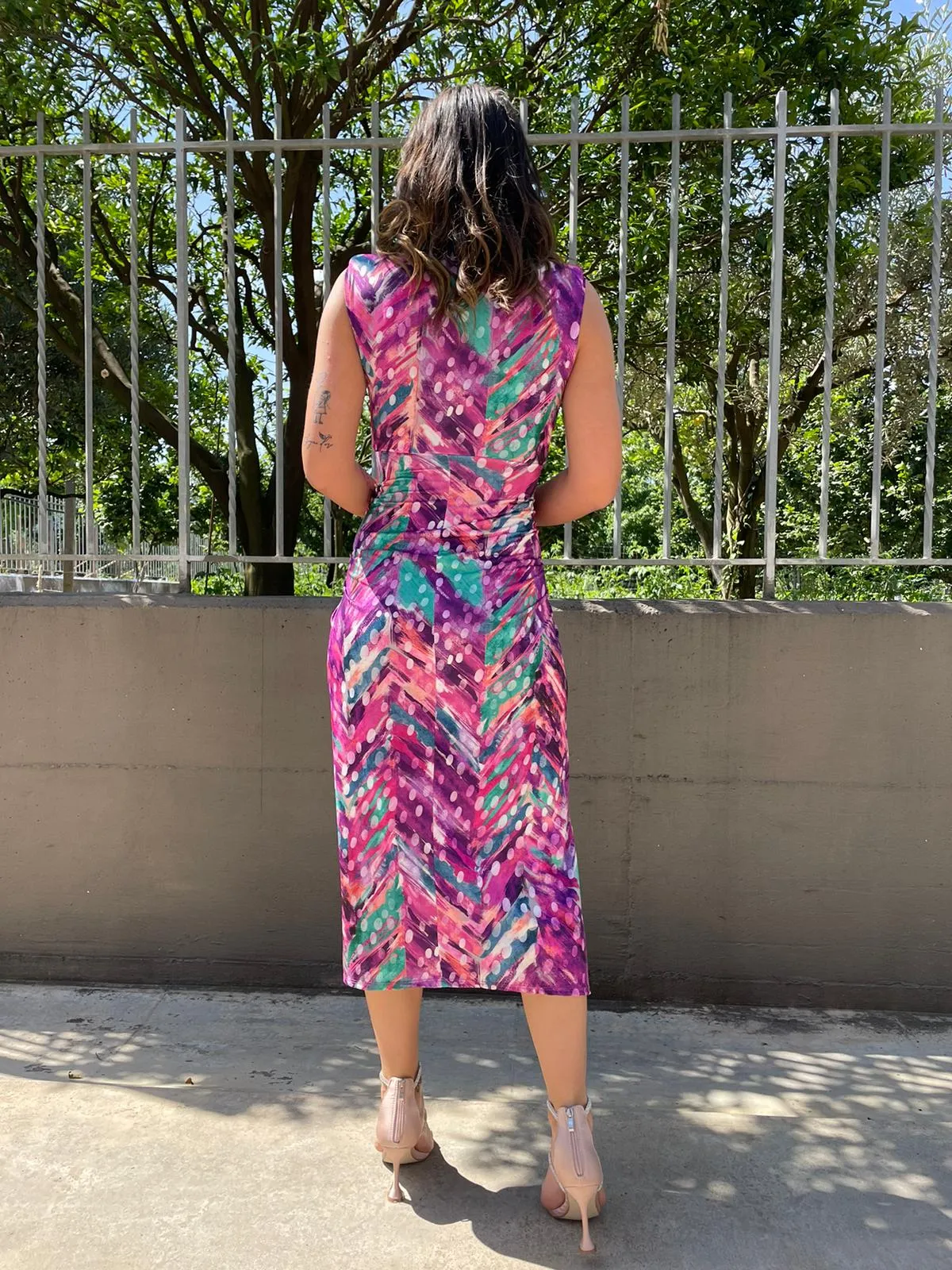Vestito midi fantasia sfumata con nodo avanti