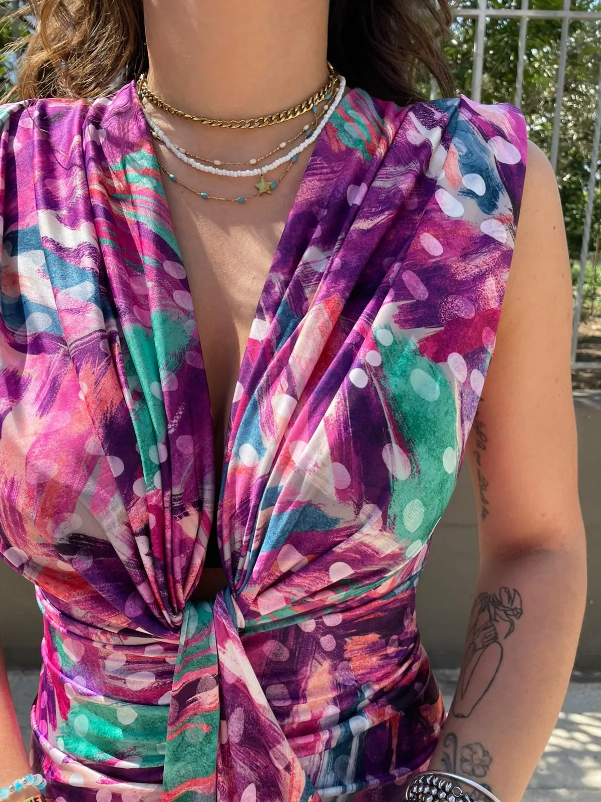 Vestito midi fantasia sfumata con nodo avanti