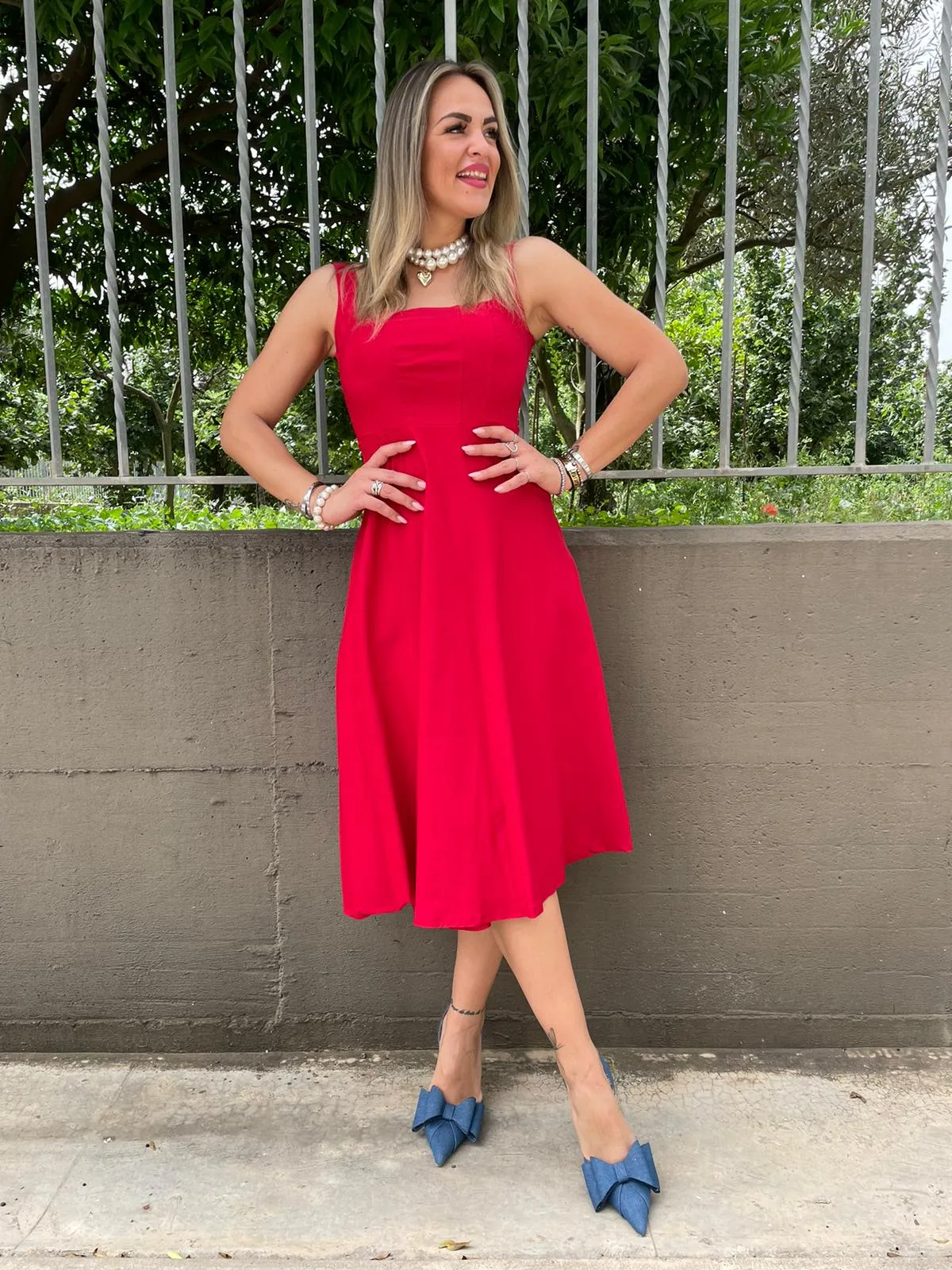 Vestito midi scampanato con corpetto