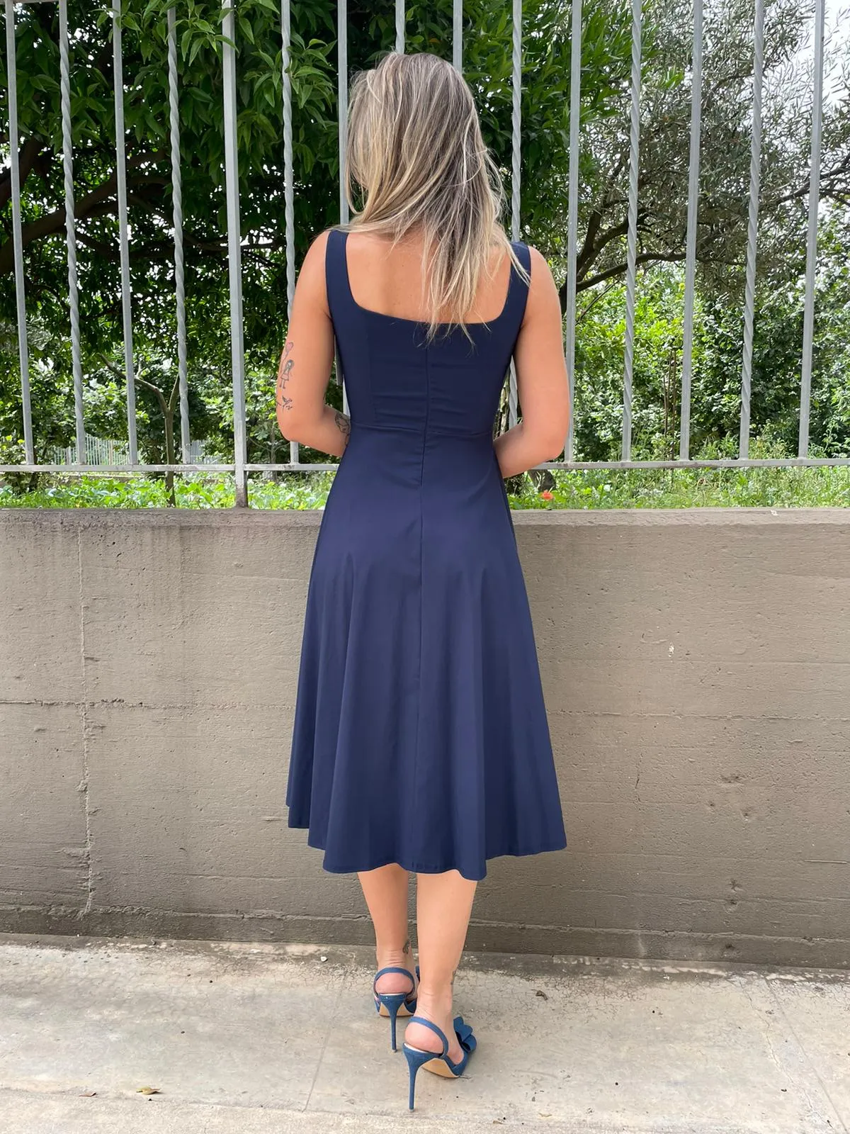 Vestito midi scampanato con corpetto