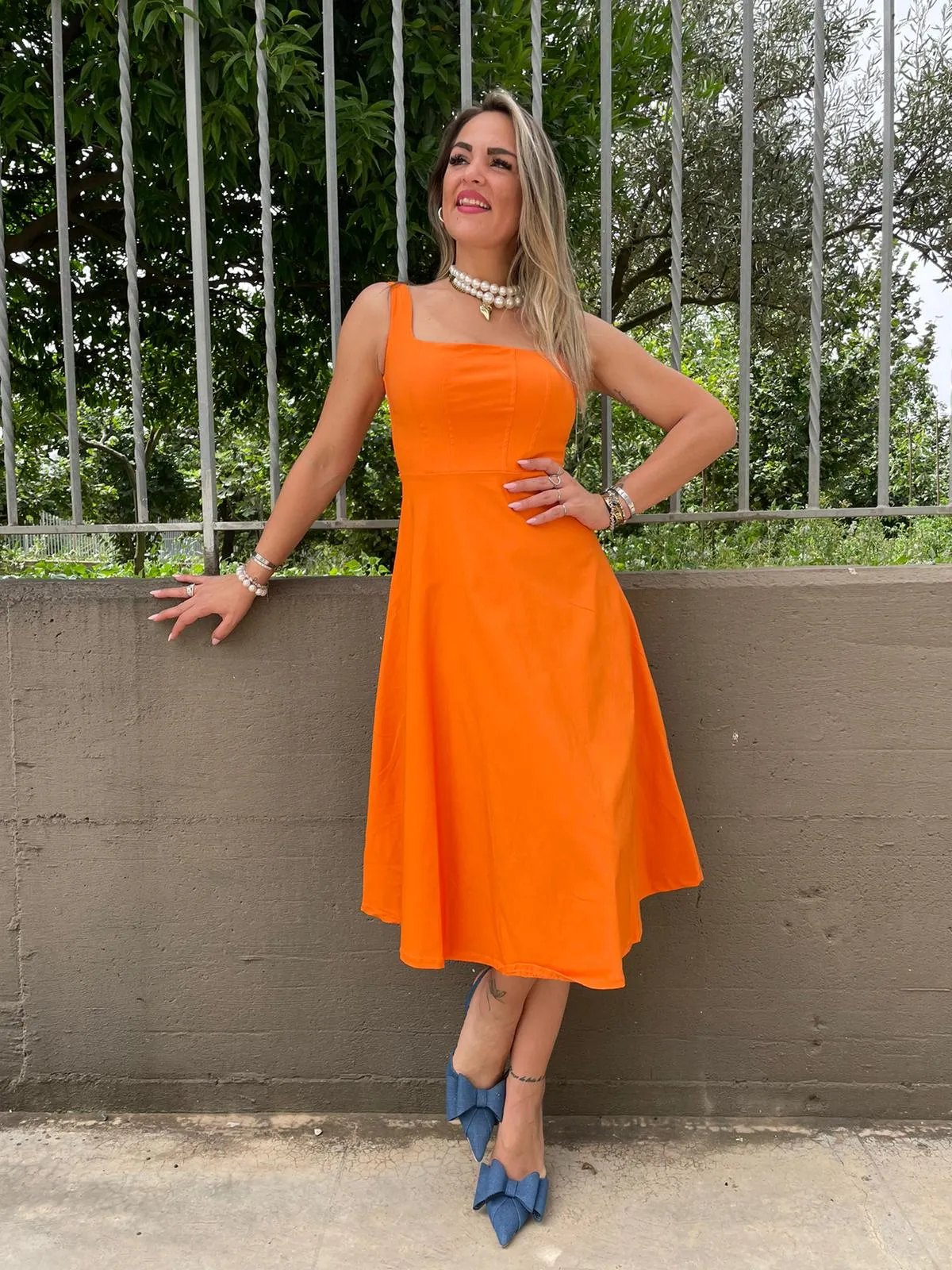 Vestito midi scampanato con corpetto