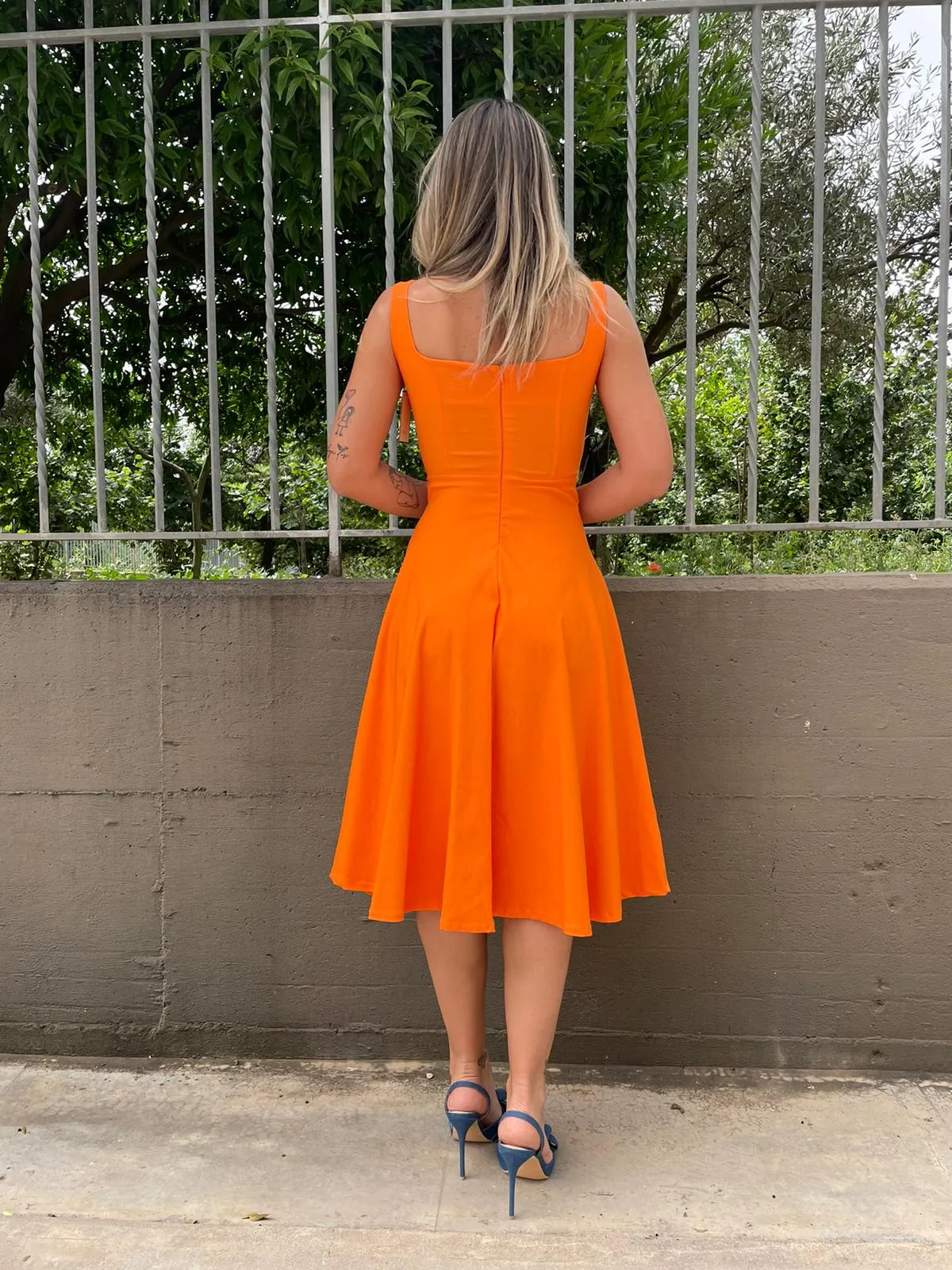 Vestito midi scampanato con corpetto