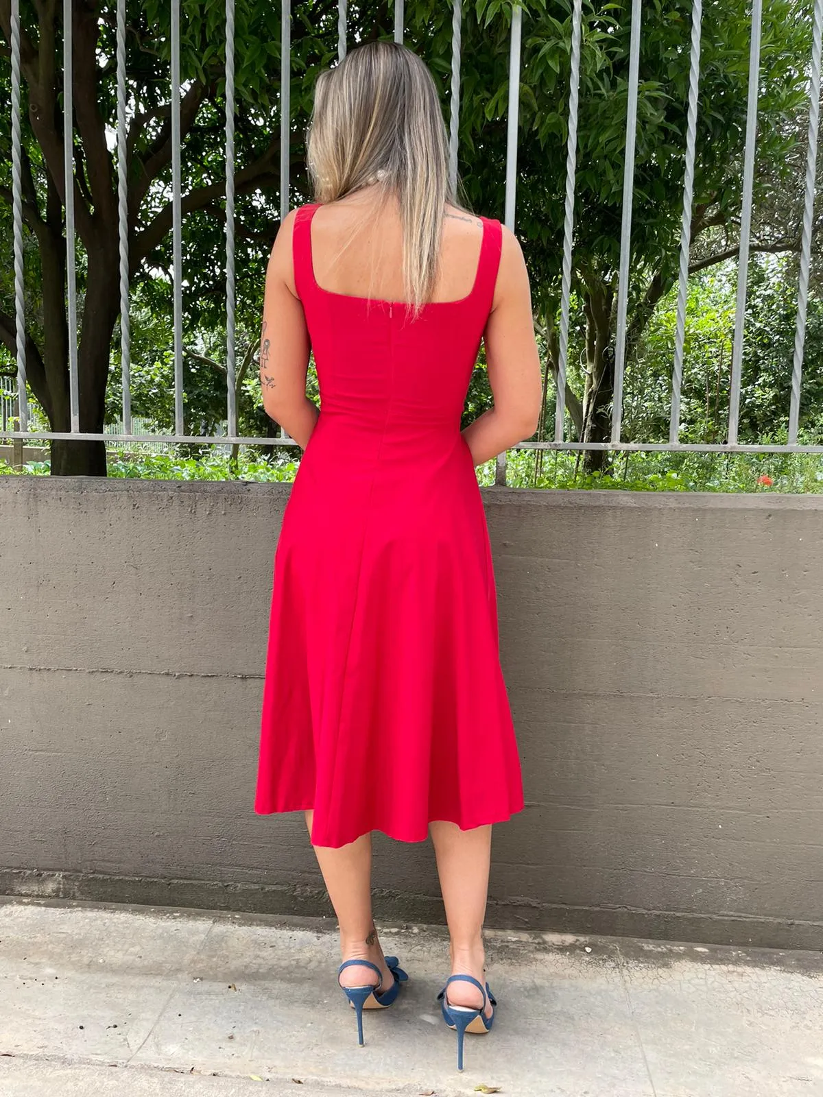 Vestito midi scampanato con corpetto