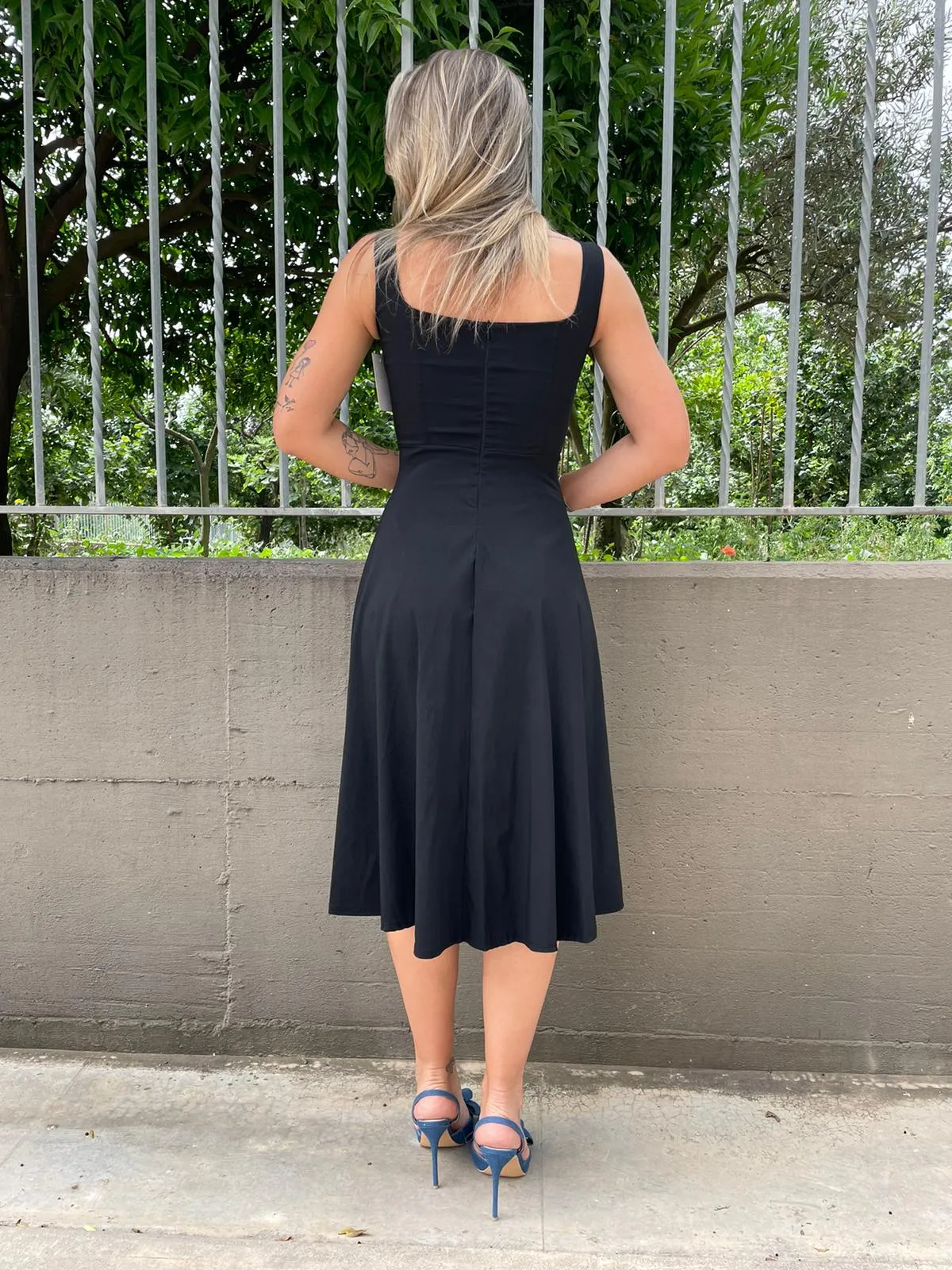 Vestito midi scampanato con corpetto
