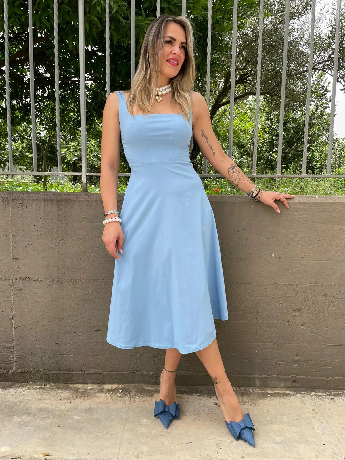 Vestito midi scampanato con corpetto